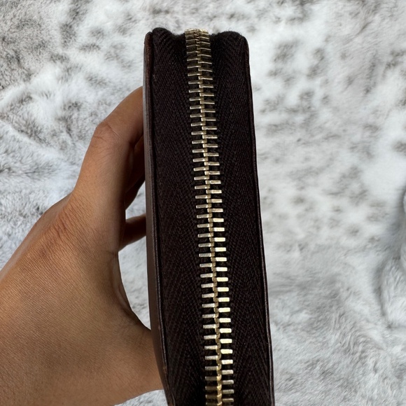 Authentic Gucci Brown Web Stripe Leather Zippy Wallet. P0076 - Picture 6 of 15